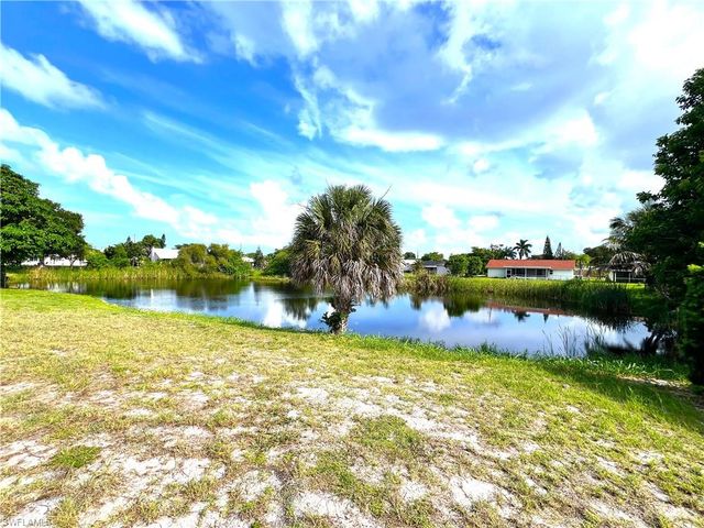1359 Granada BLVD, Naples, FL 34103
