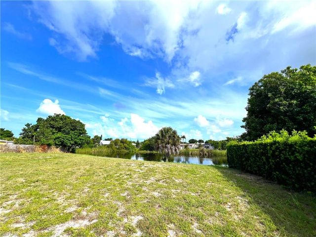 1359 Granada BLVD, Naples, FL 34103