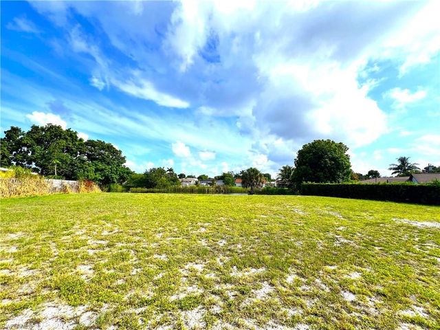 1359 Granada BLVD, Naples, FL 34103