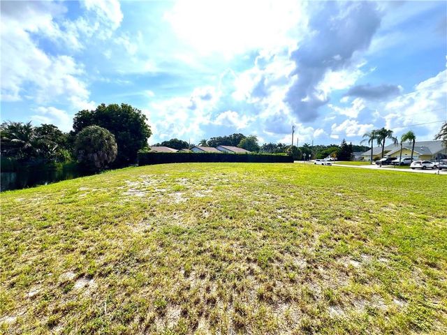 1359 Granada BLVD, Naples, FL 34103