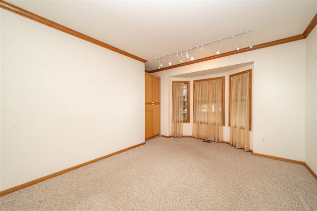 34554 Quaker Valley Road, Farmington Hills, MI 48331