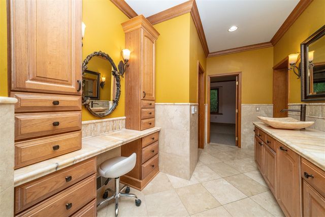 34554 Quaker Valley Road, Farmington Hills, MI 48331