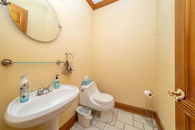 34554 Quaker Valley Road, Farmington Hills, MI 48331