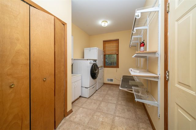 34554 Quaker Valley Road, Farmington Hills, MI 48331