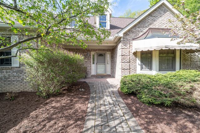 34554 Quaker Valley Road, Farmington Hills, MI 48331