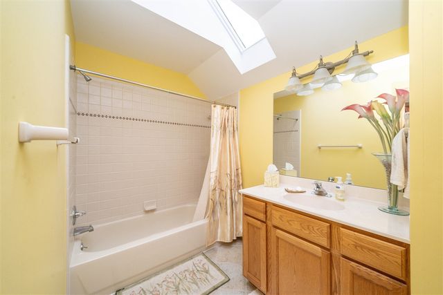 34554 Quaker Valley Road, Farmington Hills, MI 48331