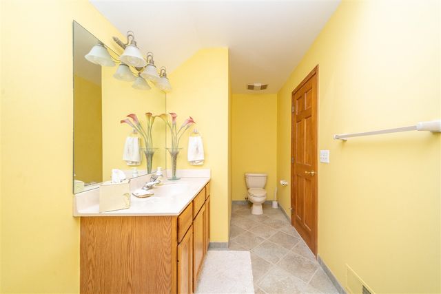 34554 Quaker Valley Road, Farmington Hills, MI 48331