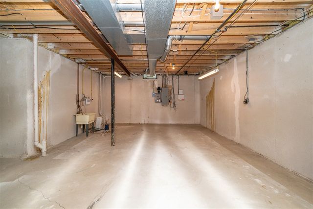 34554 Quaker Valley Road, Farmington Hills, MI 48331