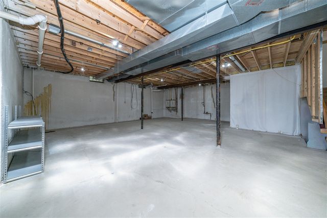 34554 Quaker Valley Road, Farmington Hills, MI 48331