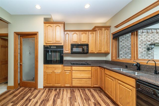34554 Quaker Valley Road, Farmington Hills, MI 48331
