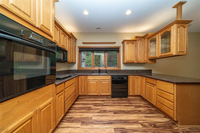 34554 Quaker Valley Road, Farmington Hills, MI 48331