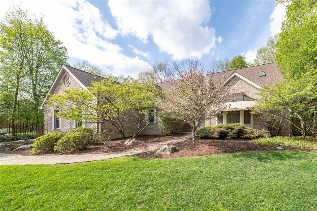34554 Quaker Valley Road, Farmington Hills, MI 48331