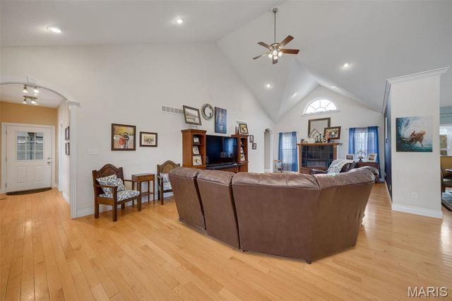 10226 Brushy Run Road, Potosi, MO 63664