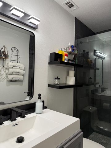 2021 W Acacia St, Stockton, CA 95203