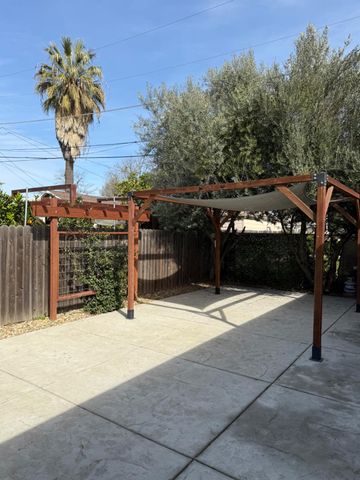 2021 W Acacia St, Stockton, CA 95203