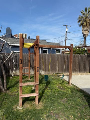 2021 W Acacia St, Stockton, CA 95203