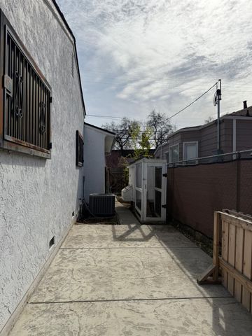 2021 W Acacia St, Stockton, CA 95203