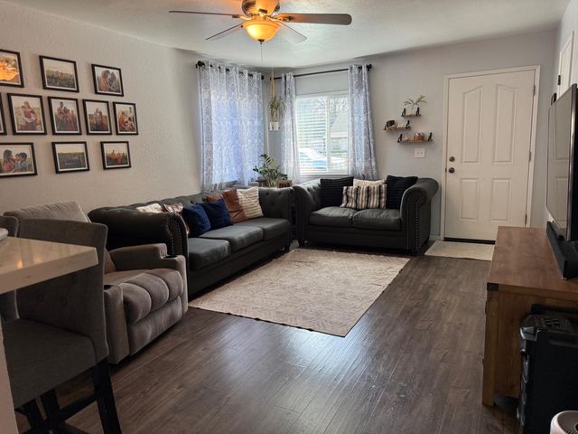 2021 W Acacia St, Stockton, CA 95203