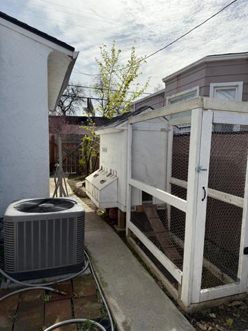 2021 W Acacia St, Stockton, CA 95203