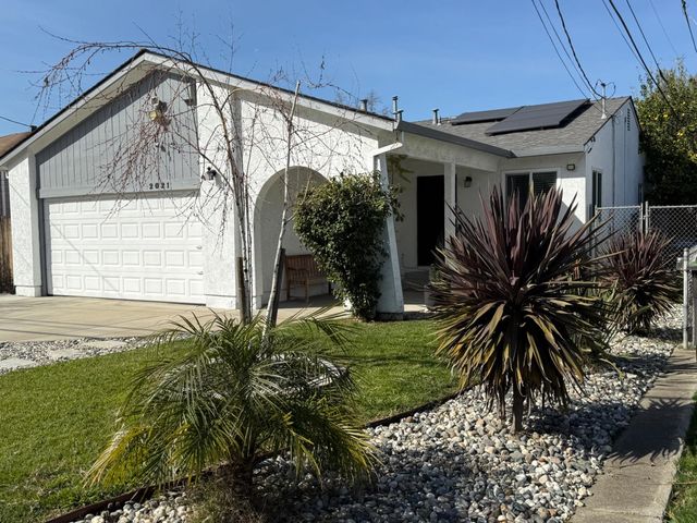 2021 W Acacia St, Stockton, CA 95203