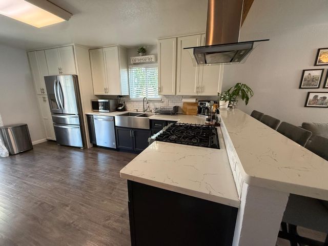 2021 W Acacia St, Stockton, CA 95203