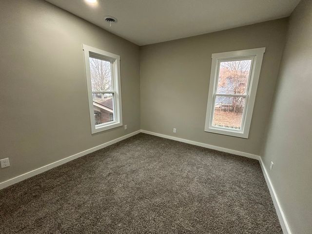 706 John Street, Rockford, IL 61103