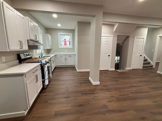 706 John Street, Rockford, IL 61103