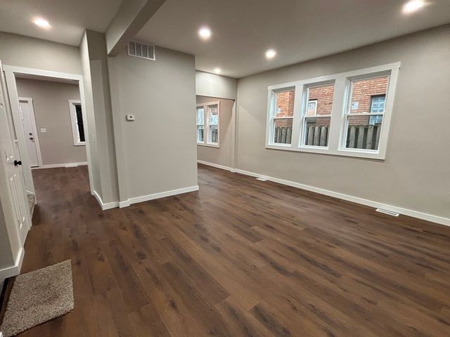 706 John Street, Rockford, IL 61103