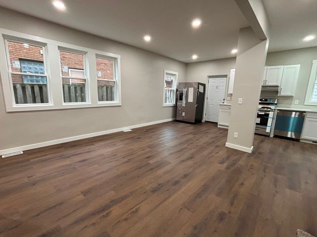 706 John Street, Rockford, IL 61103