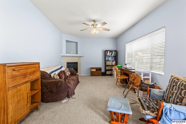 1906 Ridgeview Drive, Papillion, NE 68046