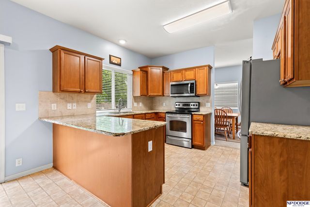 1906 Ridgeview Drive, Papillion, NE 68046