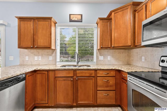 1906 Ridgeview Drive, Papillion, NE 68046