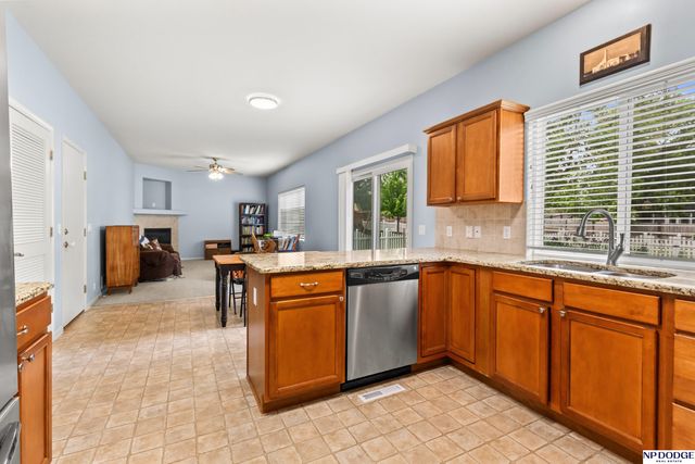 1906 Ridgeview Drive, Papillion, NE 68046