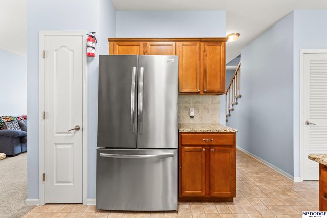 1906 Ridgeview Drive, Papillion, NE 68046