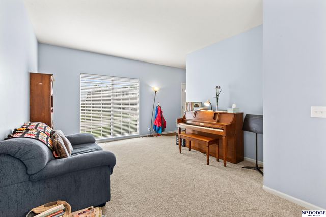 1906 Ridgeview Drive, Papillion, NE 68046