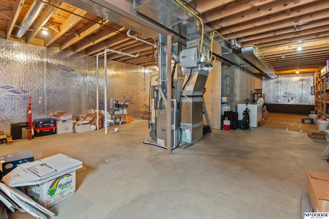 1906 Ridgeview Drive, Papillion, NE 68046