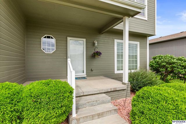 1906 Ridgeview Drive, Papillion, NE 68046