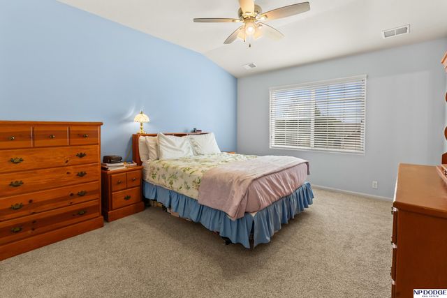 1906 Ridgeview Drive, Papillion, NE 68046