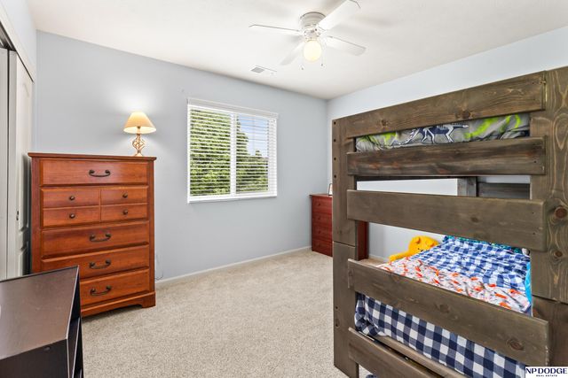 1906 Ridgeview Drive, Papillion, NE 68046