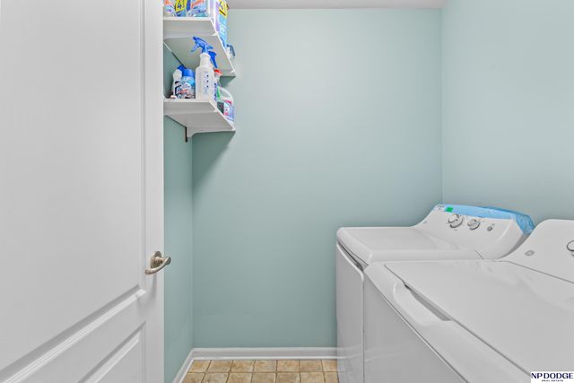 1906 Ridgeview Drive, Papillion, NE 68046