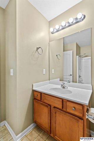 1906 Ridgeview Drive, Papillion, NE 68046