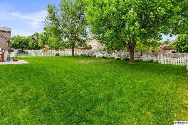 1906 Ridgeview Drive, Papillion, NE 68046