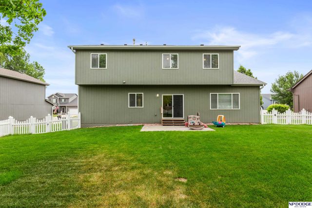 1906 Ridgeview Drive, Papillion, NE 68046