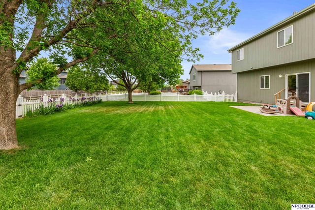 1906 Ridgeview Drive, Papillion, NE 68046