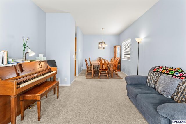 1906 Ridgeview Drive, Papillion, NE 68046