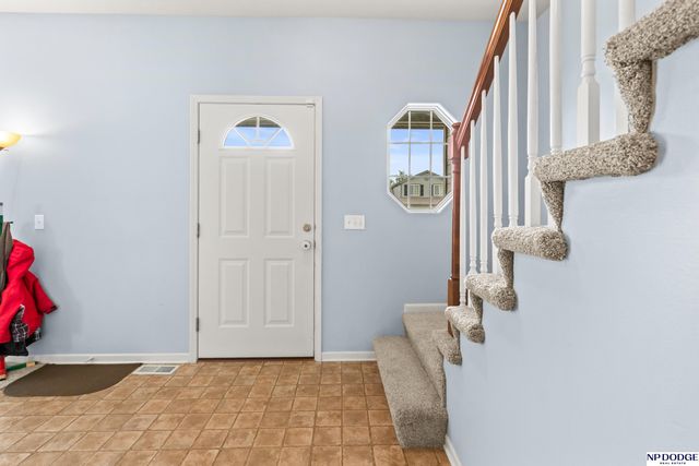 1906 Ridgeview Drive, Papillion, NE 68046