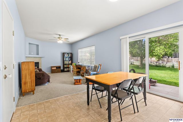 1906 Ridgeview Drive, Papillion, NE 68046