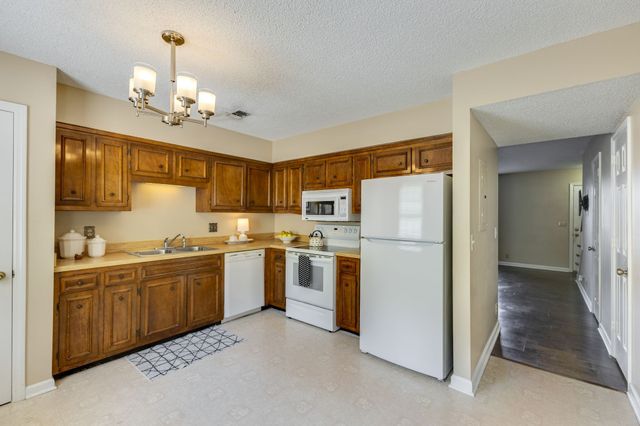 5768 Stone Brook Dr, Brentwood, TN 37027