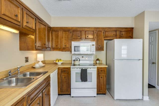 5768 Stone Brook Dr, Brentwood, TN 37027