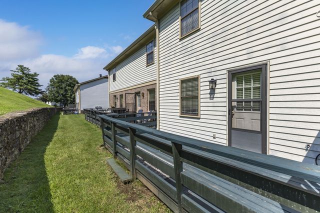 5768 Stone Brook Dr, Brentwood, TN 37027